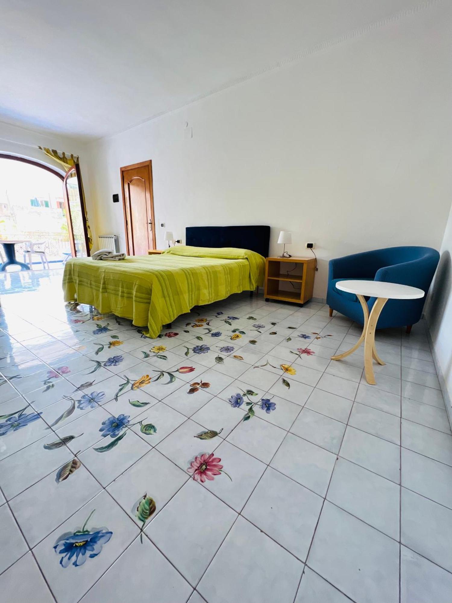 Villa Thomas Bb Conduzione Familiare Forio di Ischia Стая снимка